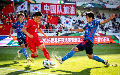 2026世界杯预选赛亚洲区比赛现场图片 - 中国队对阵日本队激烈角逐画面